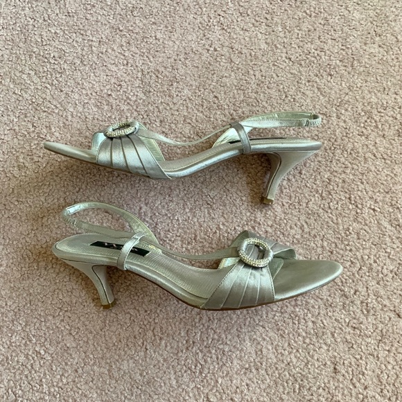 Silver heels - Picture 3 of 4